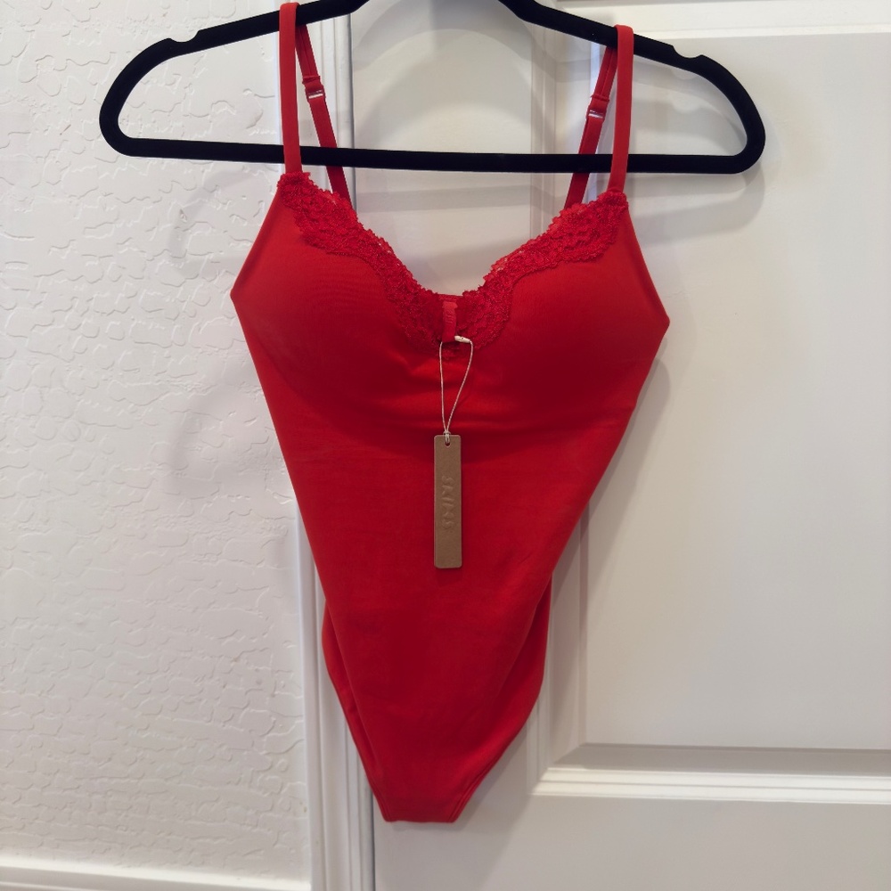 Skims Fits Everybody Lace Push-up Bodysuit